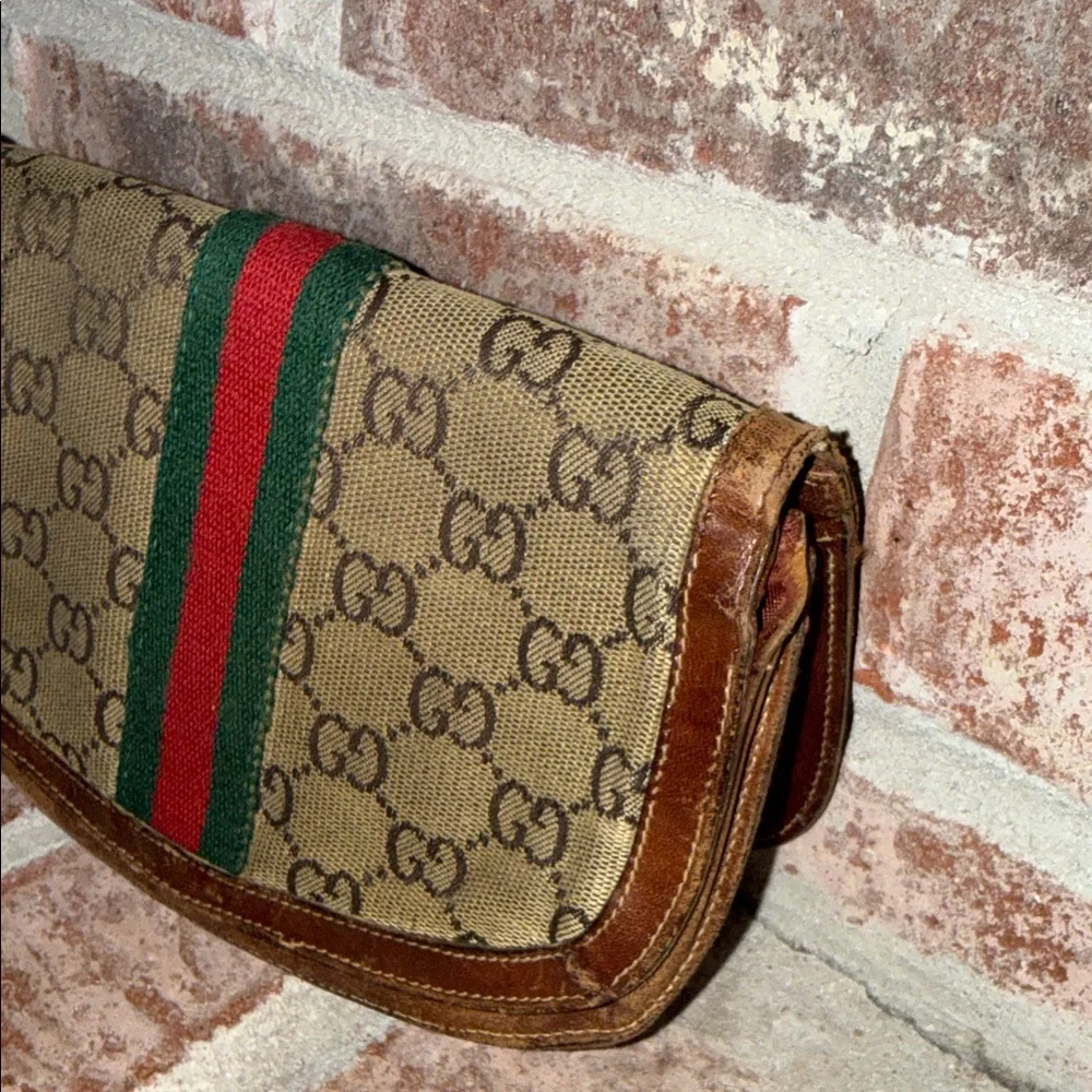 Vintage Gucci Brown Monogram Clutch with Green & Red Web Stripe - Picture 9 of 13